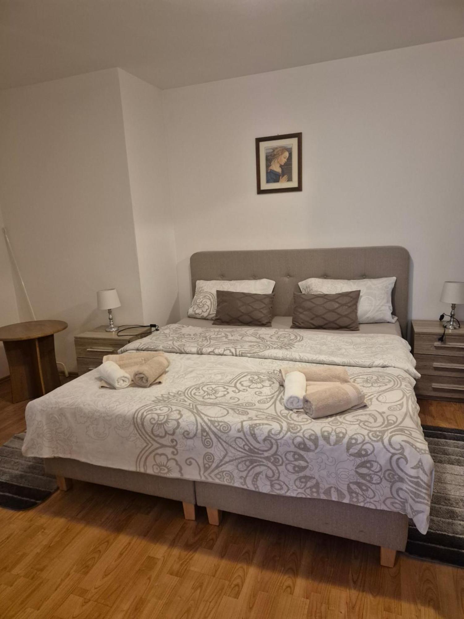 Apartments Antolovic เวอร์ซาร์ ภายนอก รูปภาพ