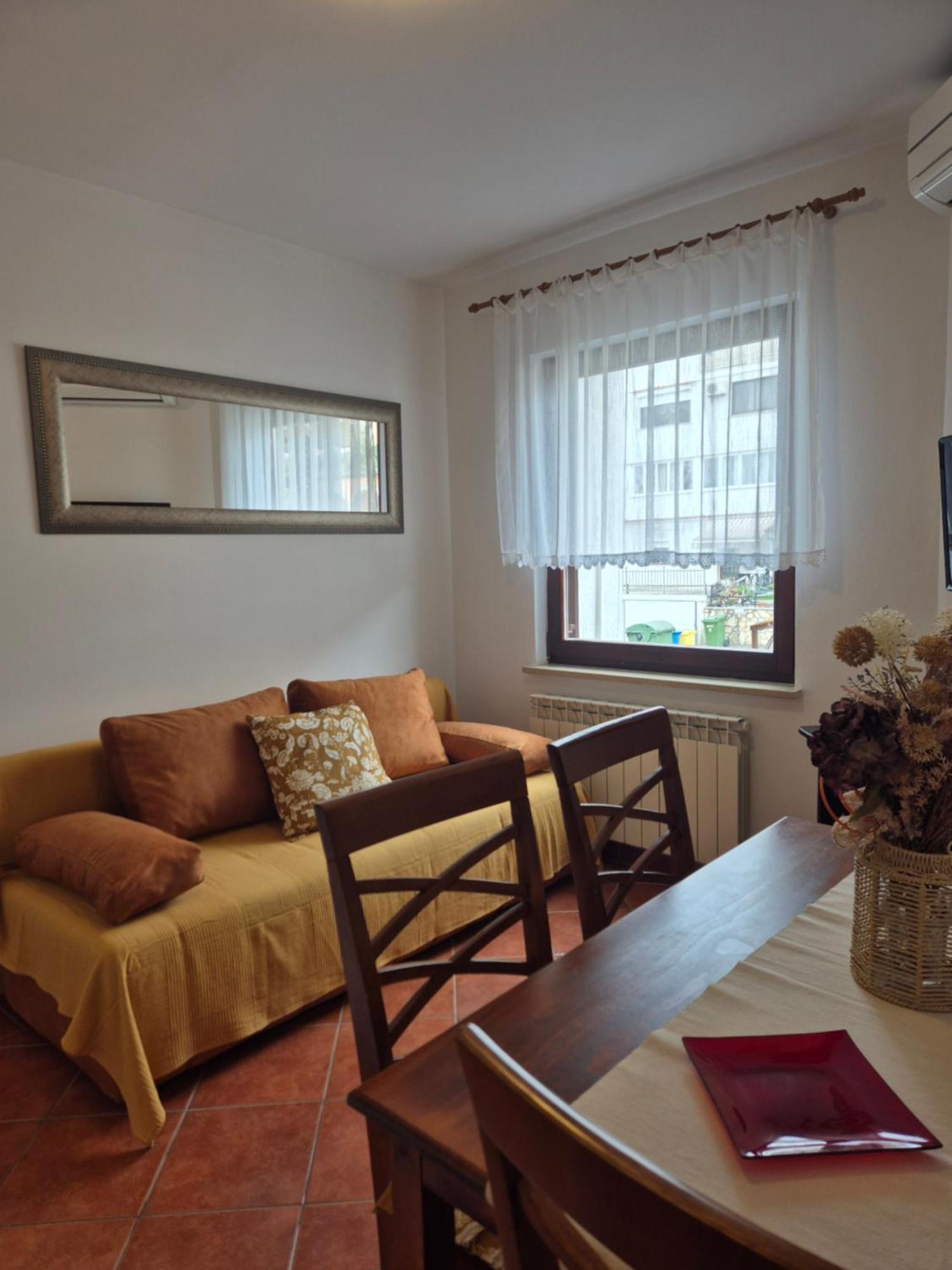 Apartments Antolovic เวอร์ซาร์ ภายนอก รูปภาพ