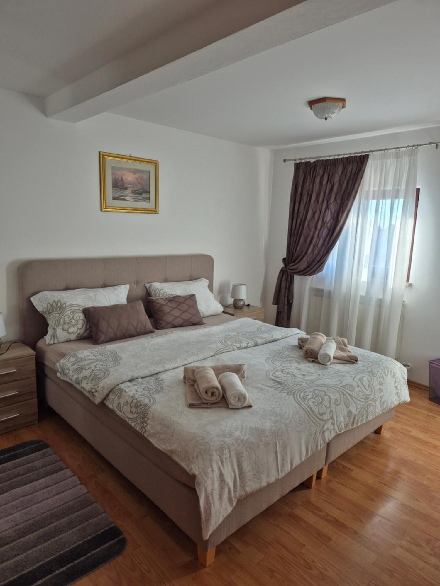 Apartments Antolovic เวอร์ซาร์ ภายนอก รูปภาพ