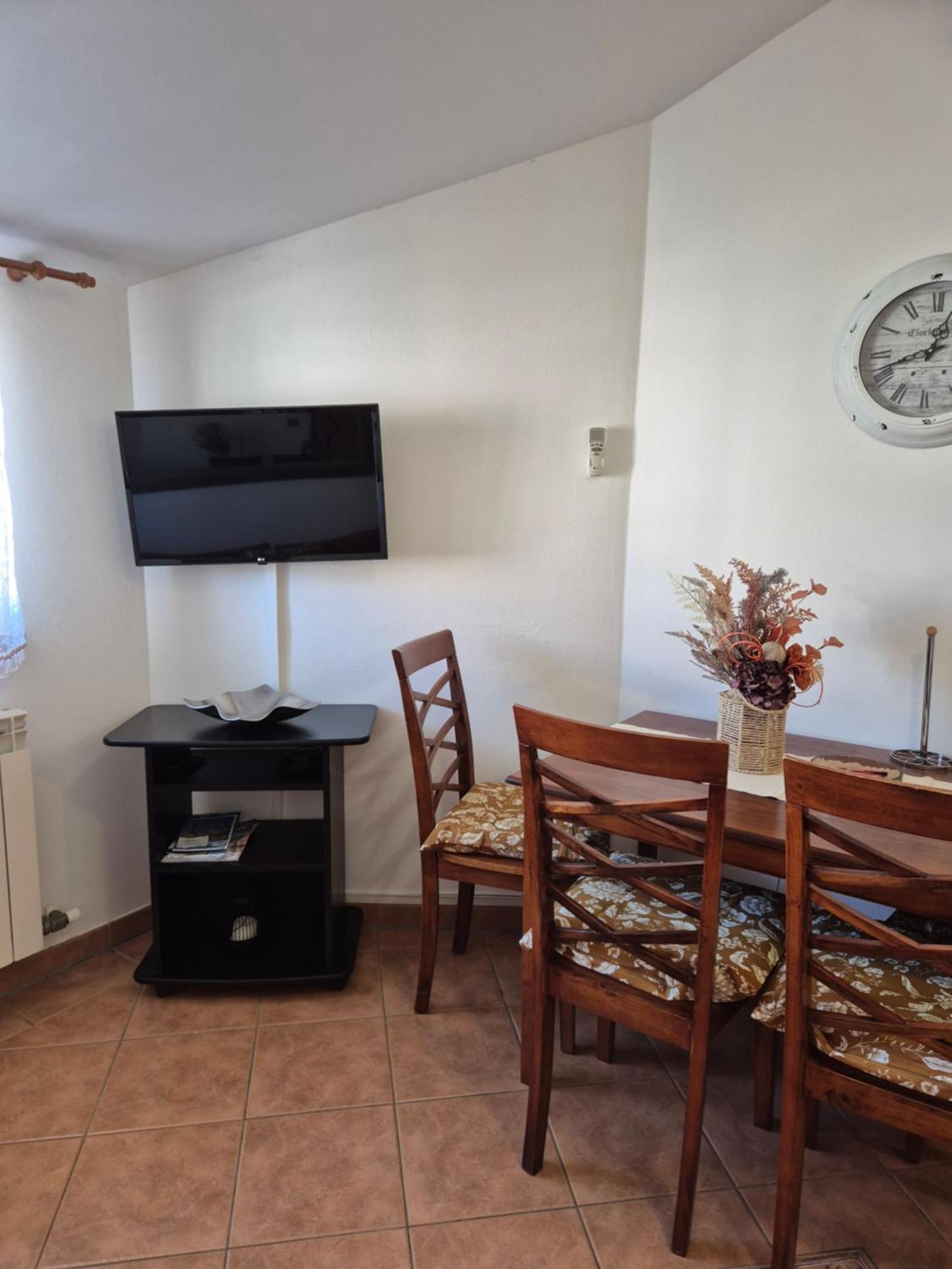 Apartments Antolovic เวอร์ซาร์ ภายนอก รูปภาพ