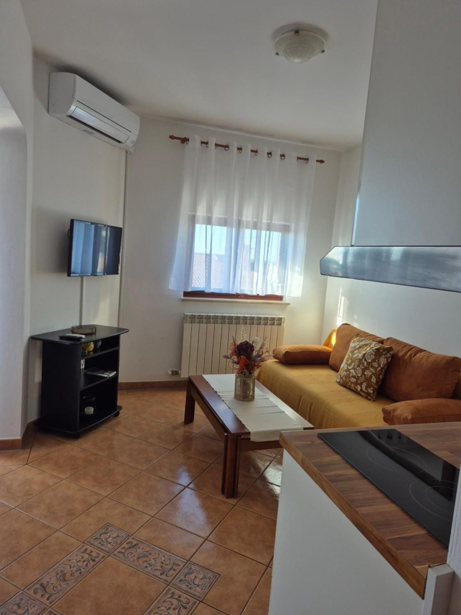 Apartments Antolovic เวอร์ซาร์ ภายนอก รูปภาพ