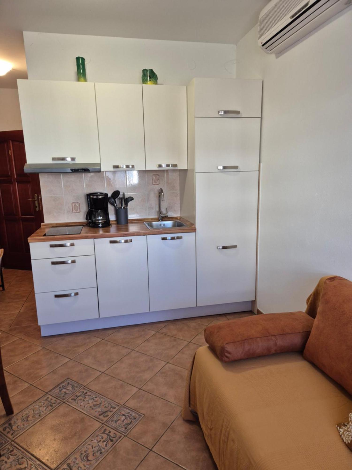 Apartments Antolovic เวอร์ซาร์ ภายนอก รูปภาพ