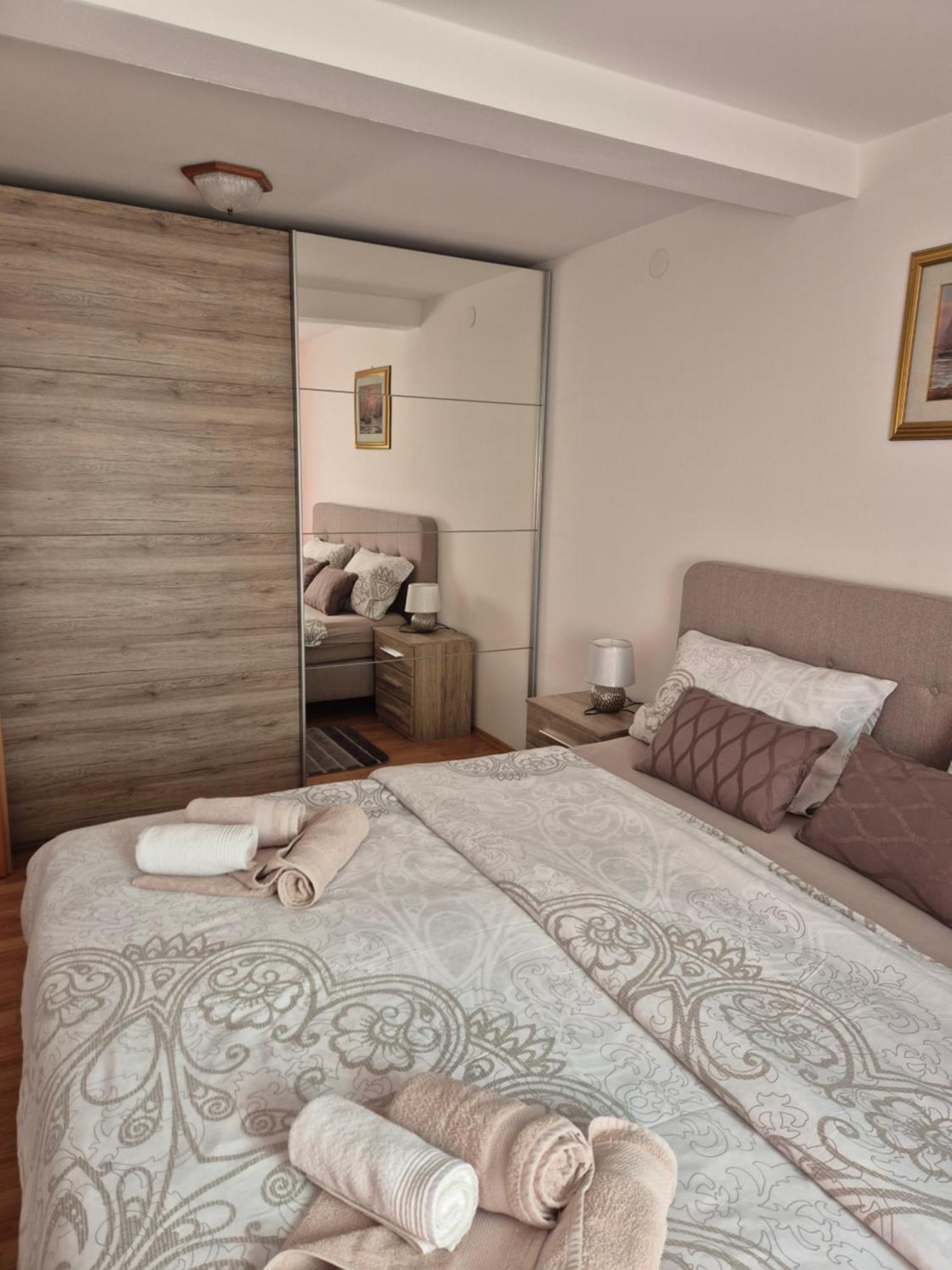 Apartments Antolovic เวอร์ซาร์ ภายนอก รูปภาพ
