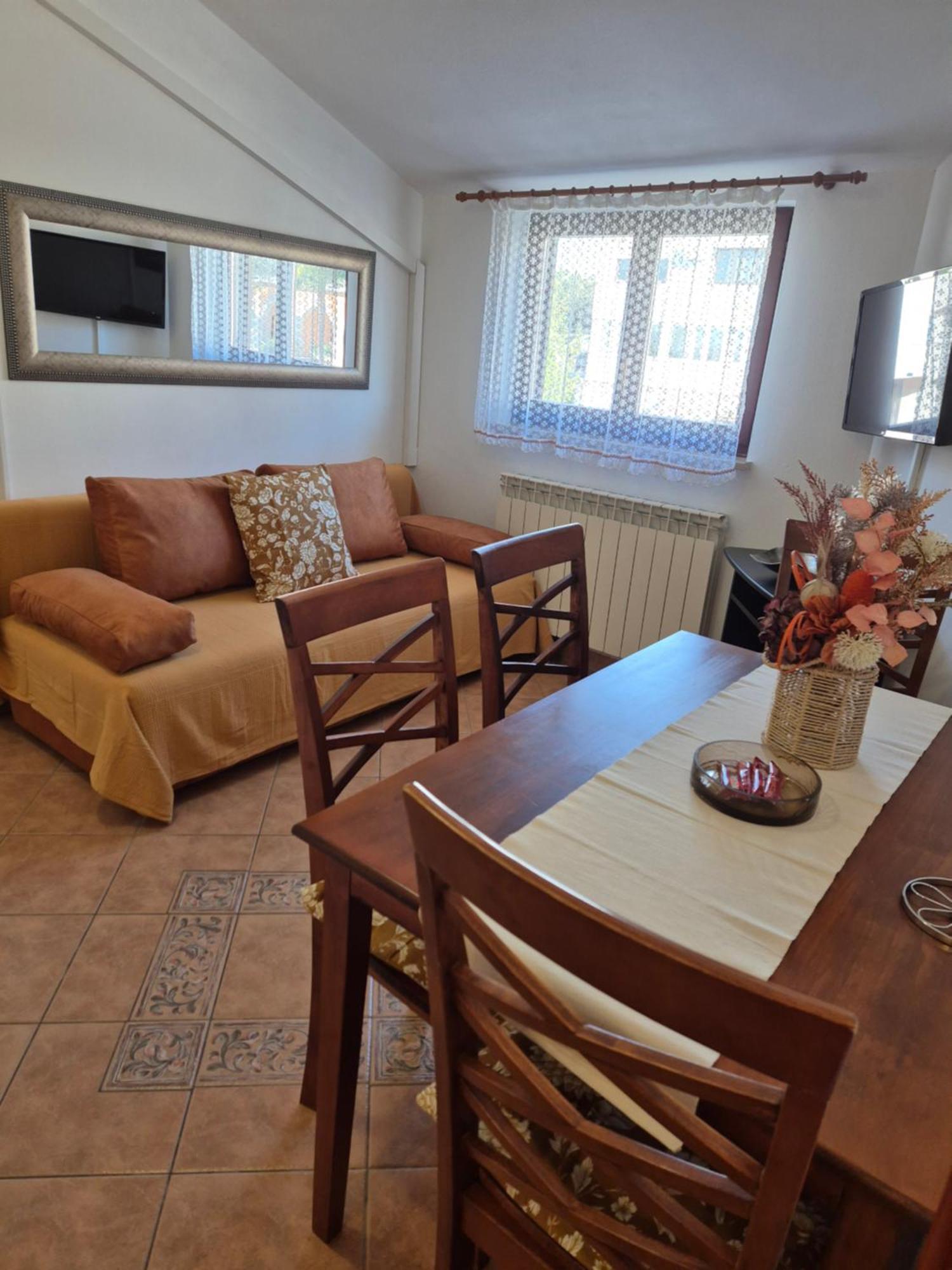 Apartments Antolovic เวอร์ซาร์ ภายนอก รูปภาพ