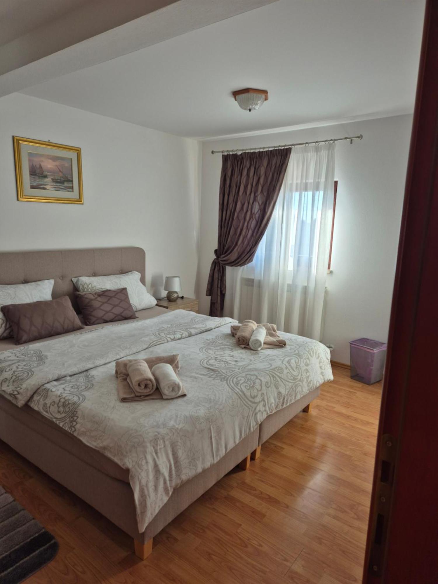 Apartments Antolovic เวอร์ซาร์ ภายนอก รูปภาพ