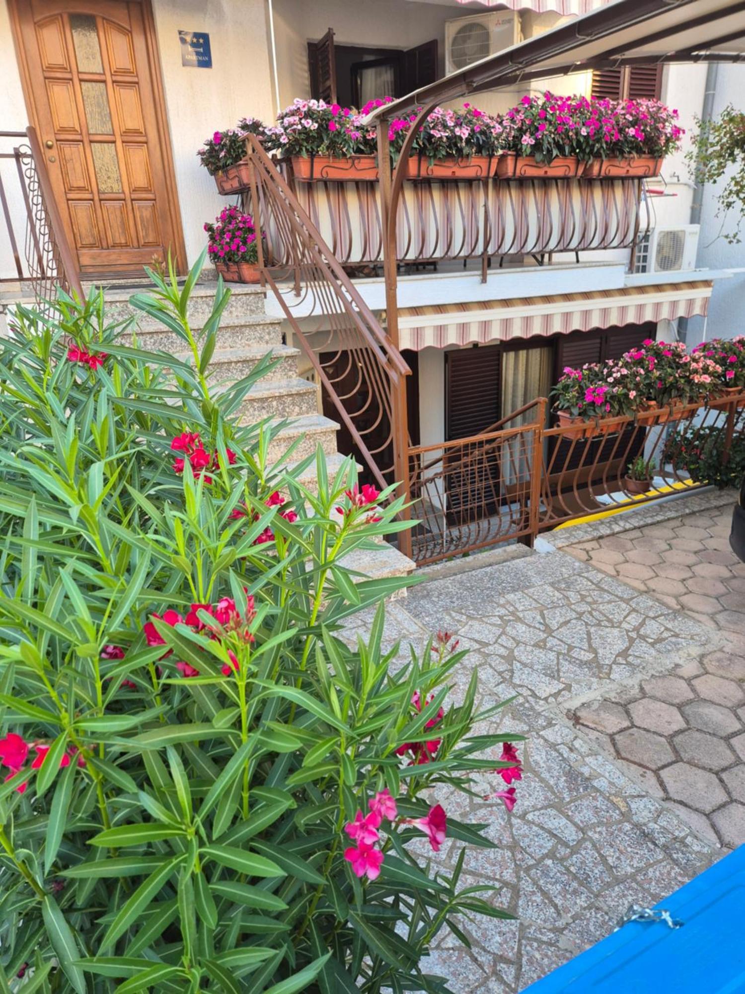 Apartments Antolovic เวอร์ซาร์ ภายนอก รูปภาพ